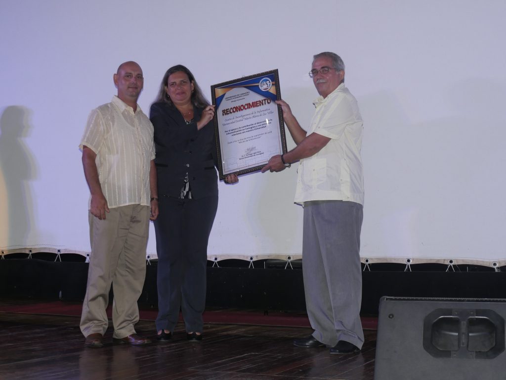 Reconocimiento de la Universidad de Camagüey "Ignacio Agramonte Loynaz"