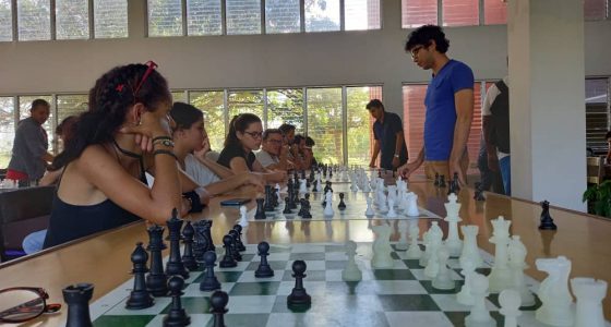 Realizan gran simultánea de ajedrez en la UCLV