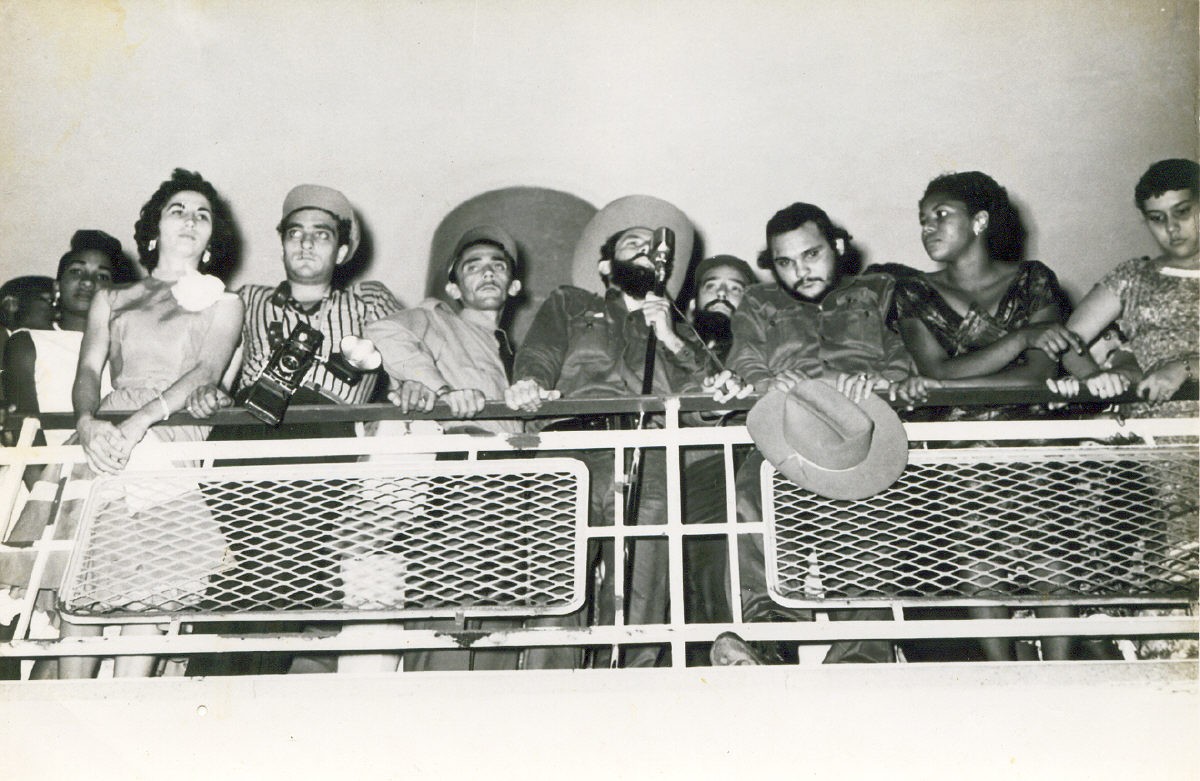 El Comandante Camilo Cienfuegos se dirige a los estudiantes de la antigua Facultad de Educación y Humanidades, el 2 de mayo de 1959.