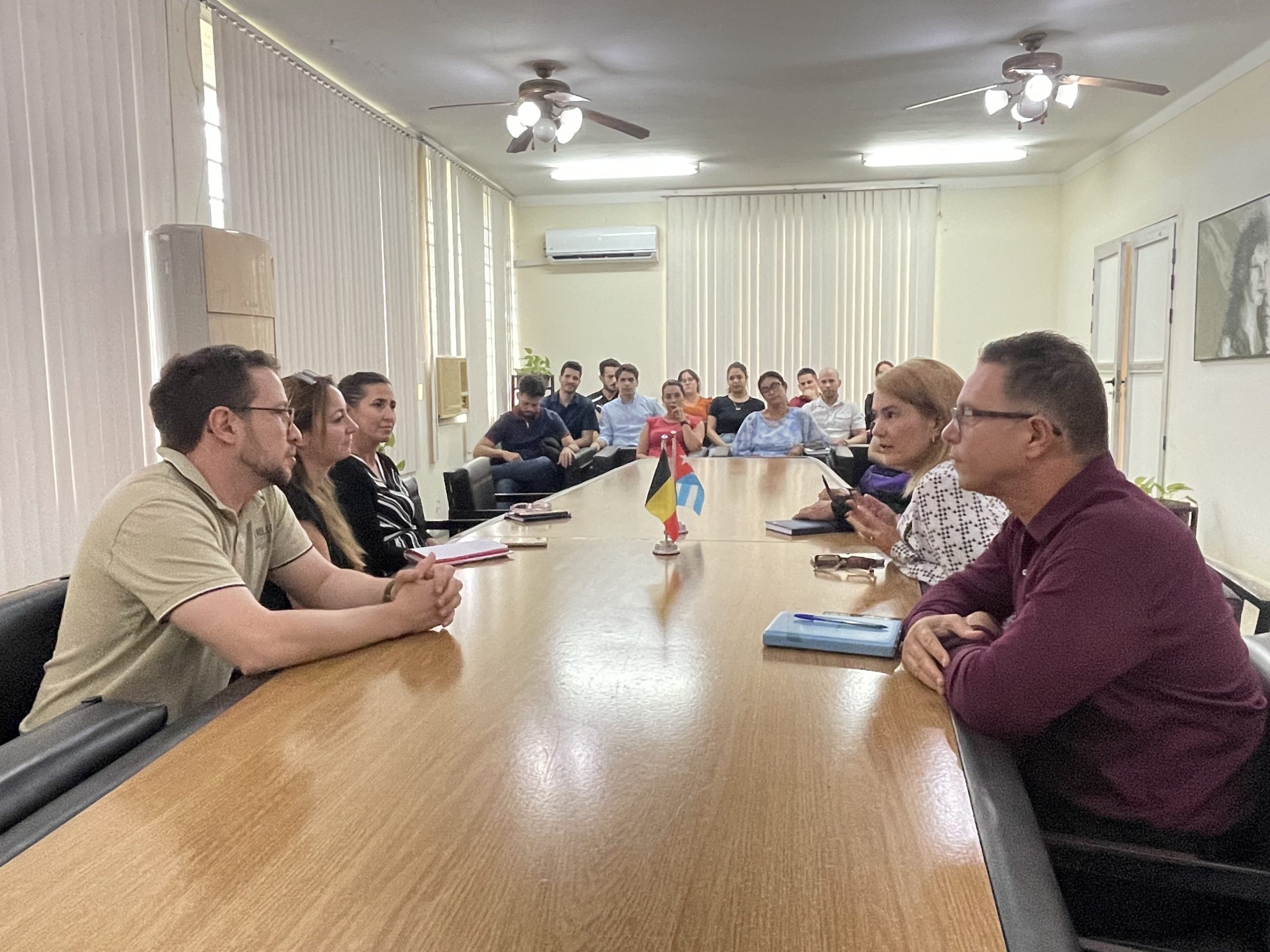 Visita delegación Bélgica a la UCLV para ampliar colaboración internacional.