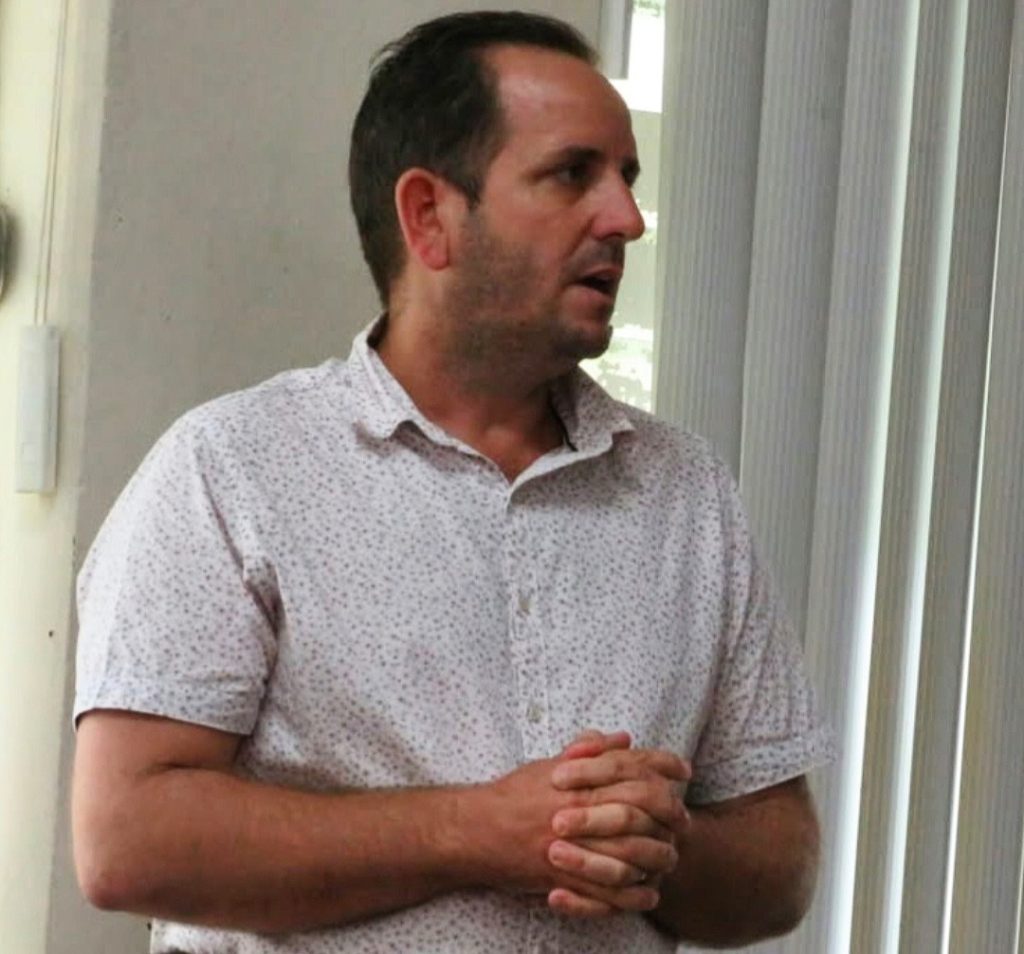El Dr. C. Yulier Campos Pérez explica ante el Consejo Científico las bases jurídicas del Código de Ética y el Reglamento Interno para el uso de la IA en la UCLV. Foto: Dennis Malvina Valdés Águila.